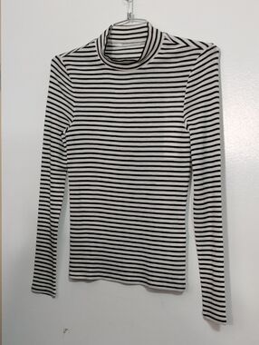 Goelia Women's Merino Wool Striped Black and White Turtleneck Long-Sleeve Top